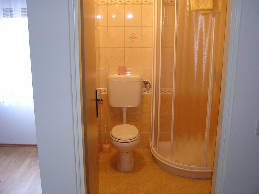 Apartment Adrijana Vrbnik Exteriör bild