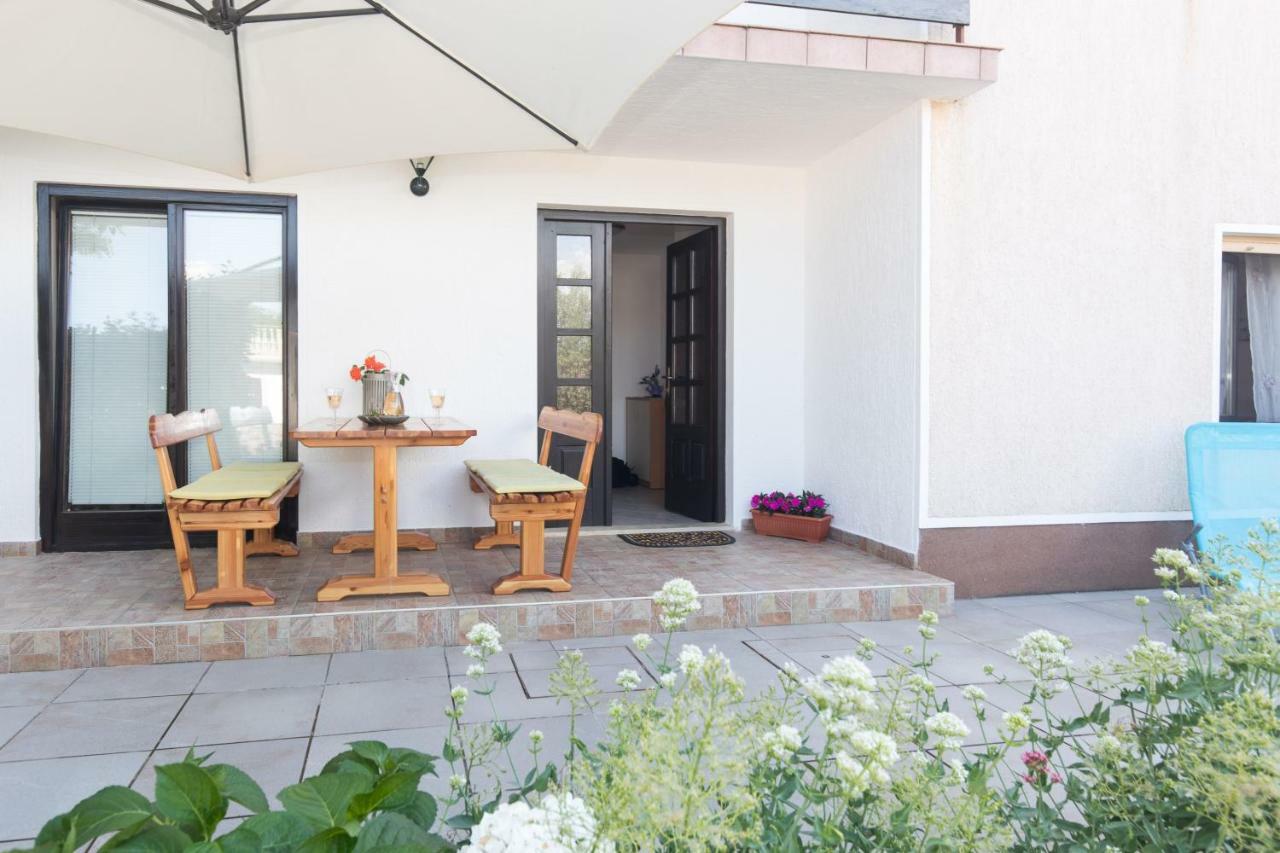 Apartment Adrijana Vrbnik Exteriör bild