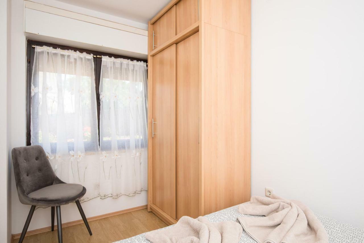 Apartment Adrijana Vrbnik Exteriör bild