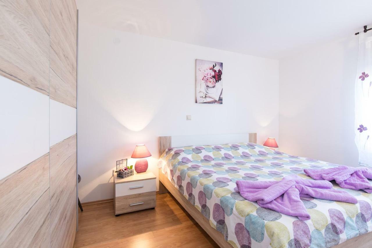 Apartment Adrijana Vrbnik Exteriör bild