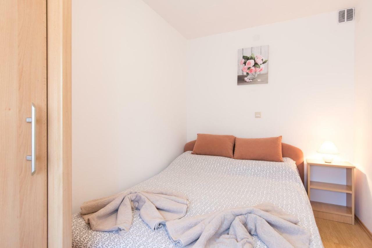 Apartment Adrijana Vrbnik Exteriör bild
